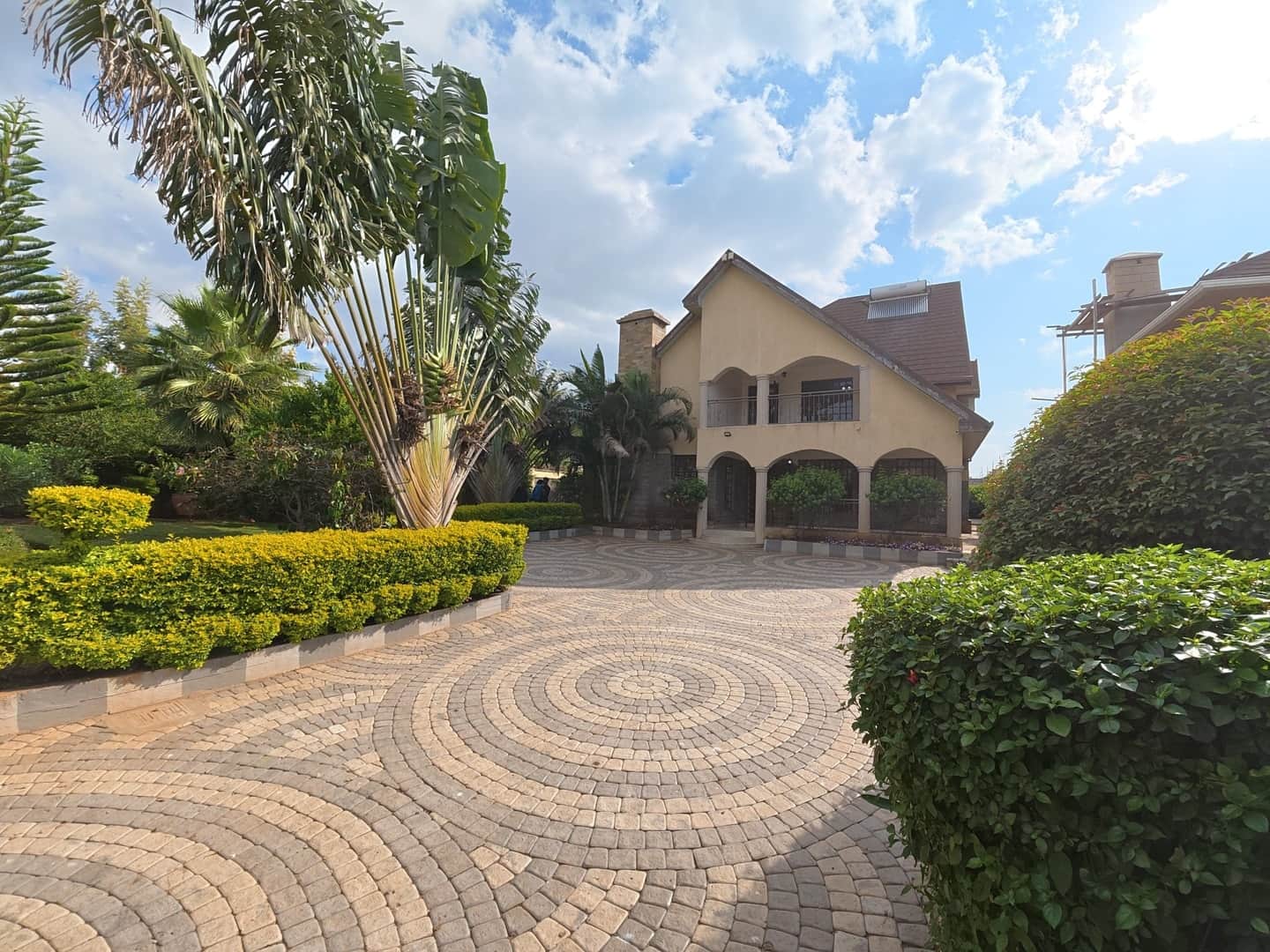 Luxury 5 Bedroom Villa with 2 DSQs for Sale in Muigai, Kitengela – KSh 45M