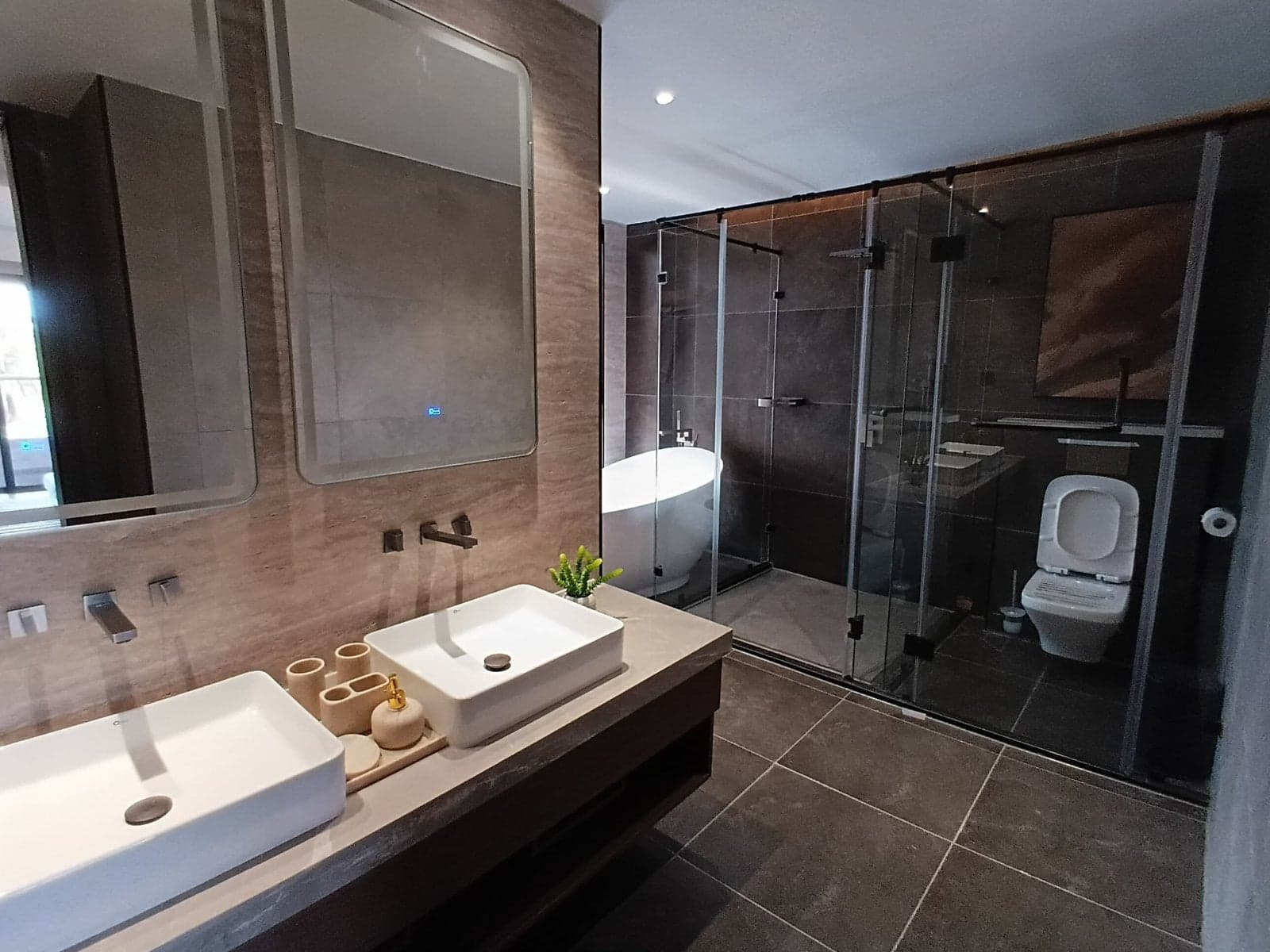 Property - Image 2