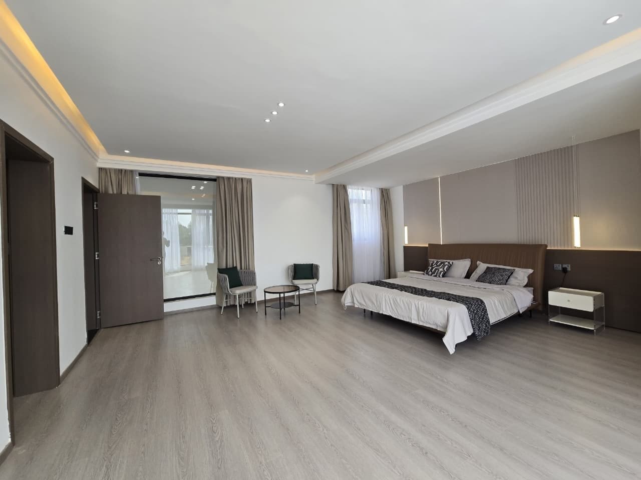 Property - Image 10
