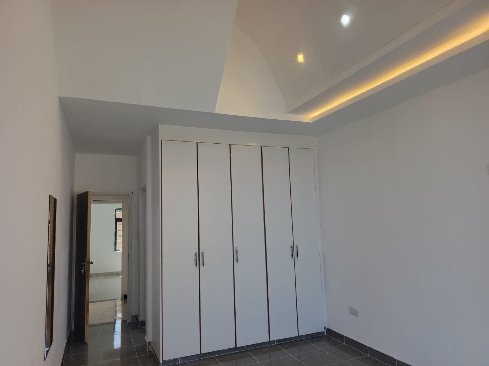 Property - Image 4