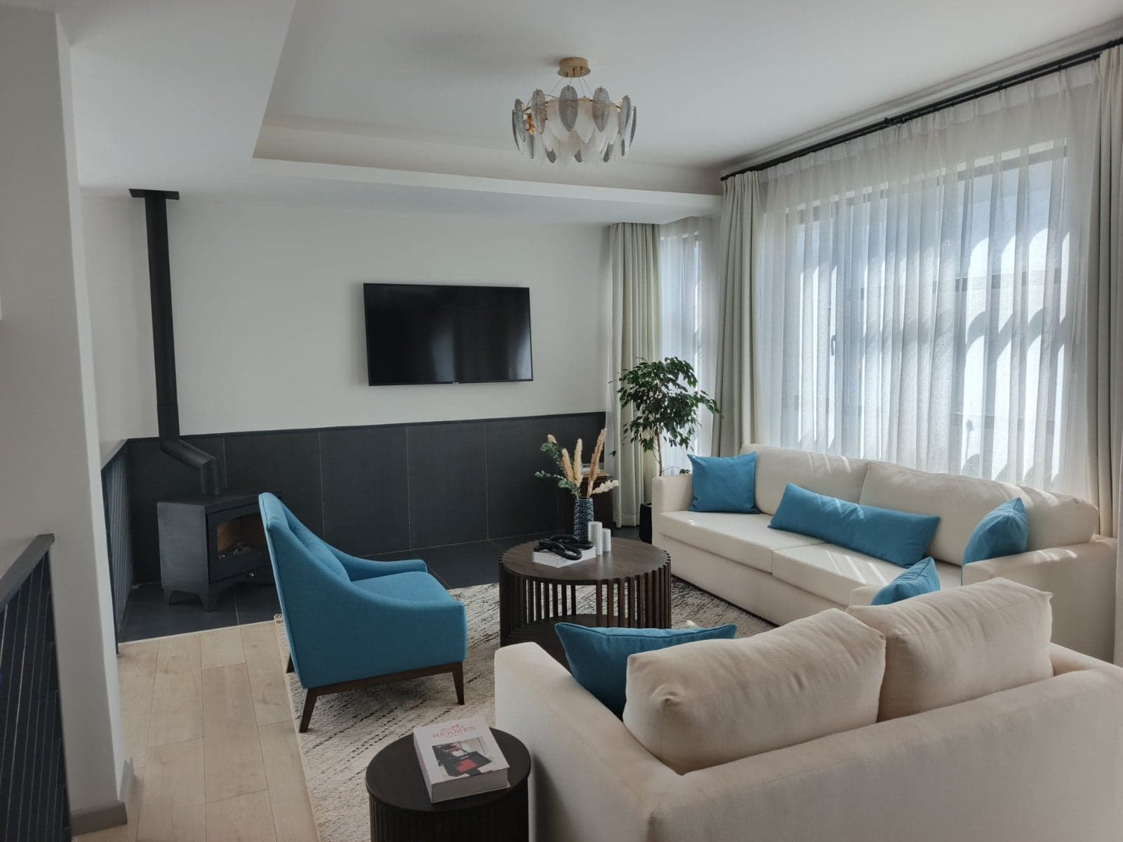 Property - Image 11