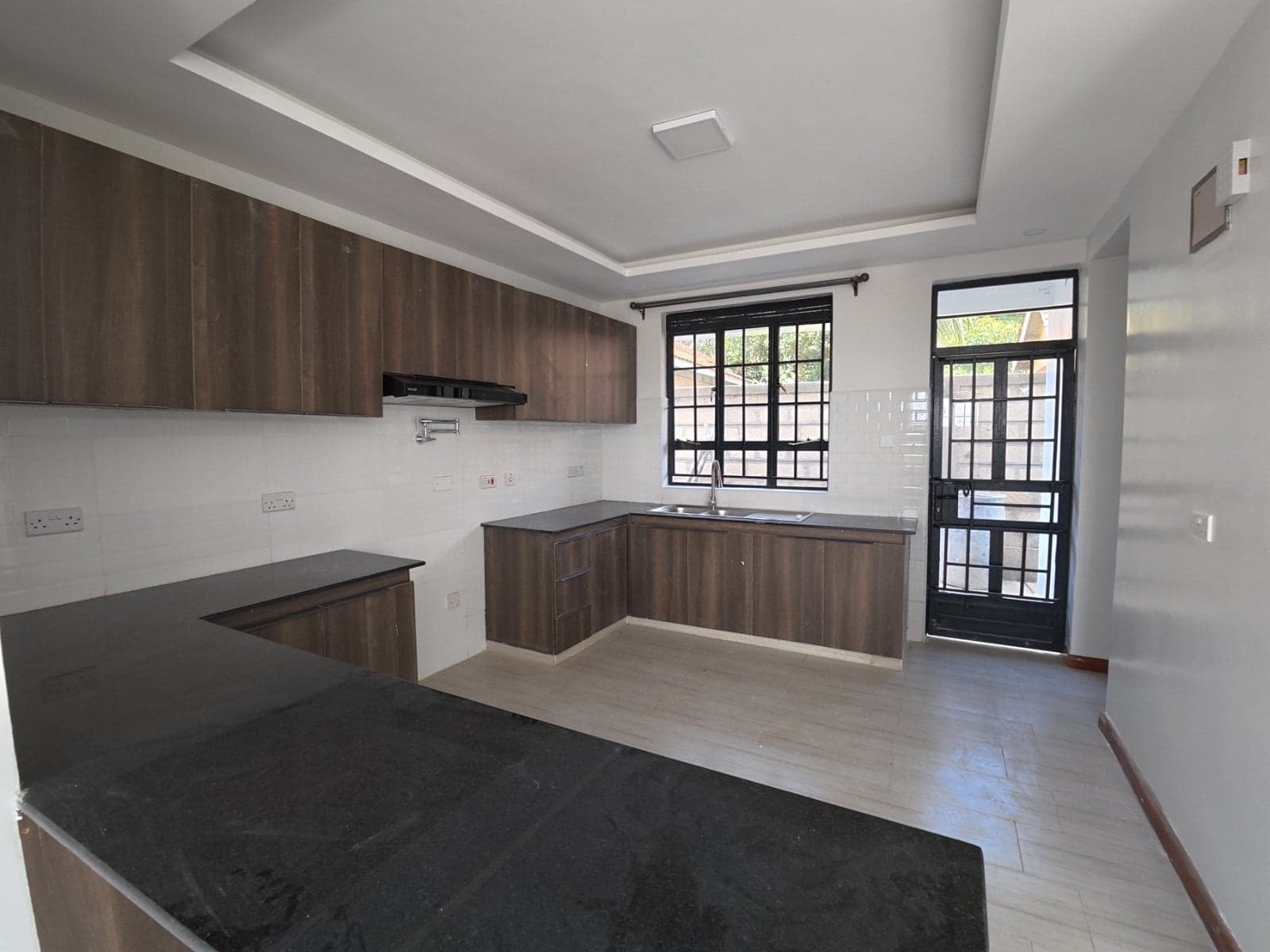 Property - Image 10