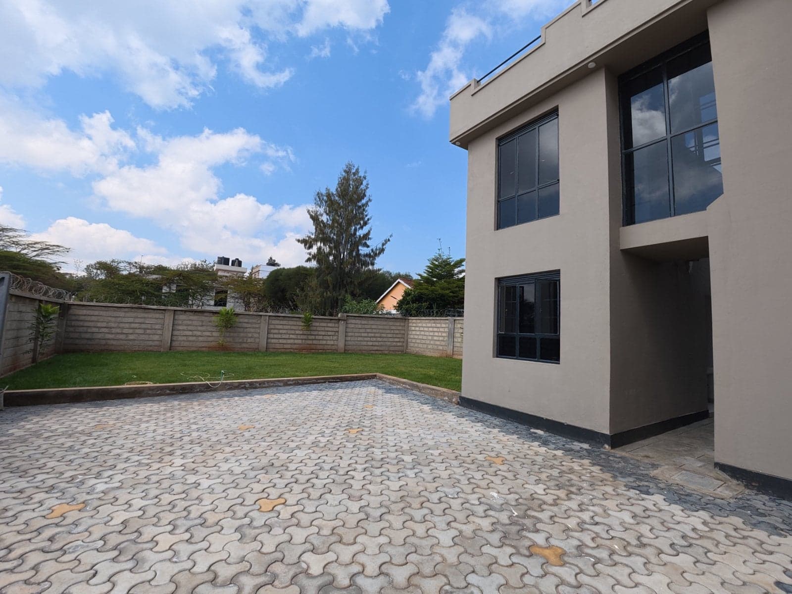 Property - Image 12