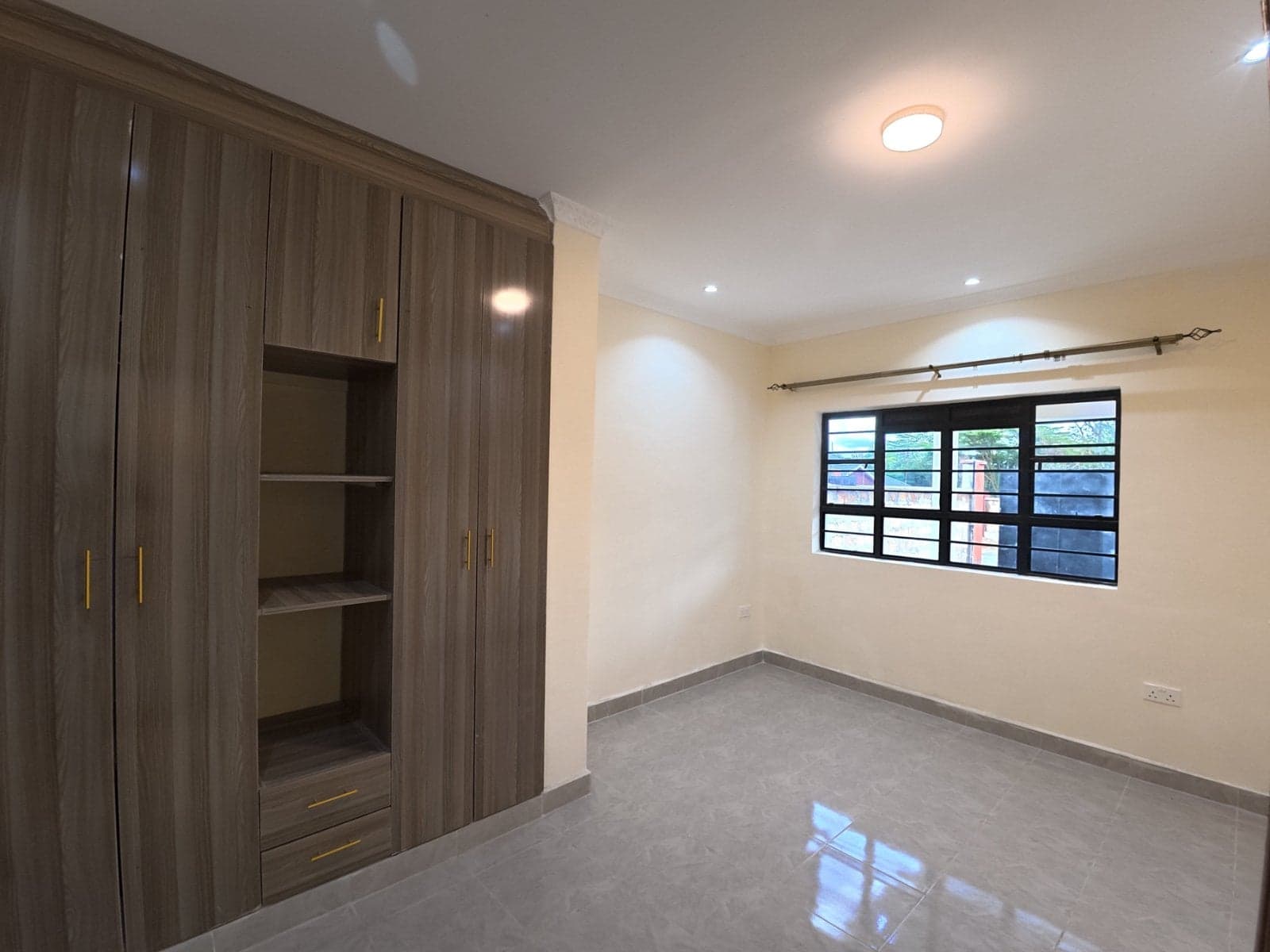 Property - Image 15
