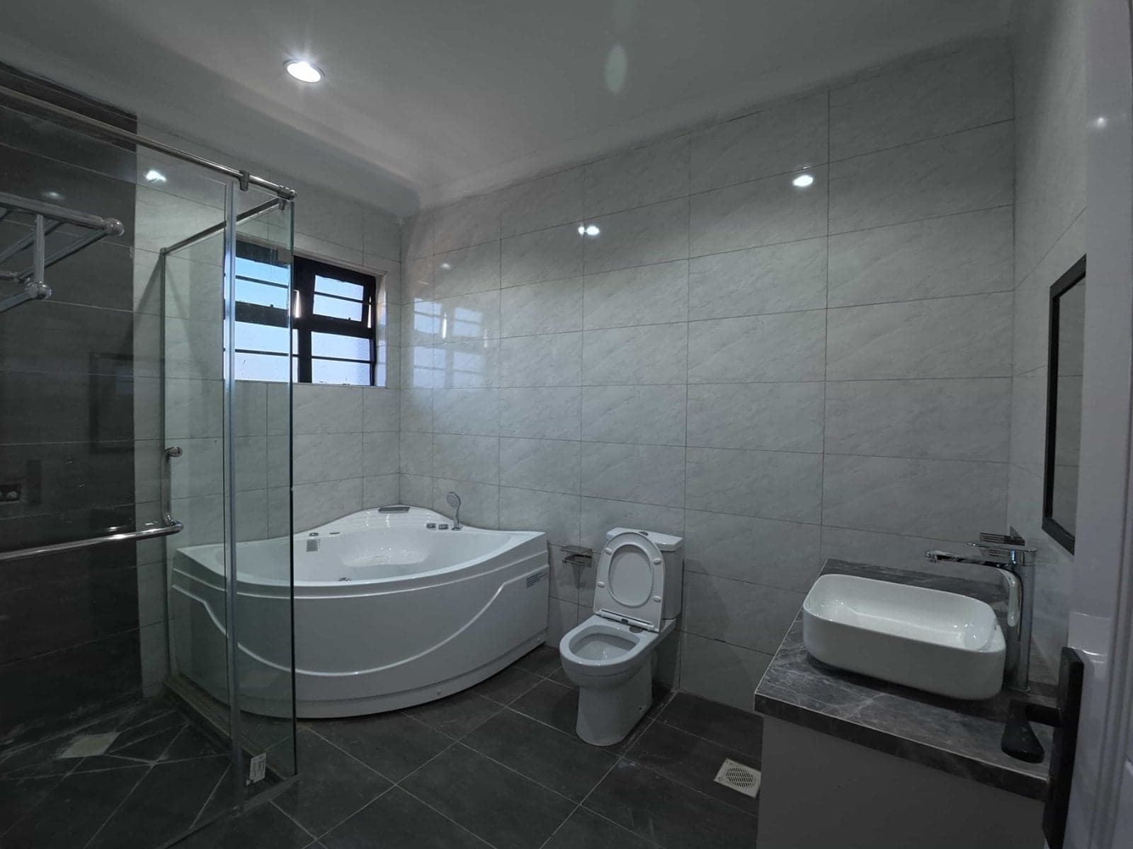 Property - Image 8