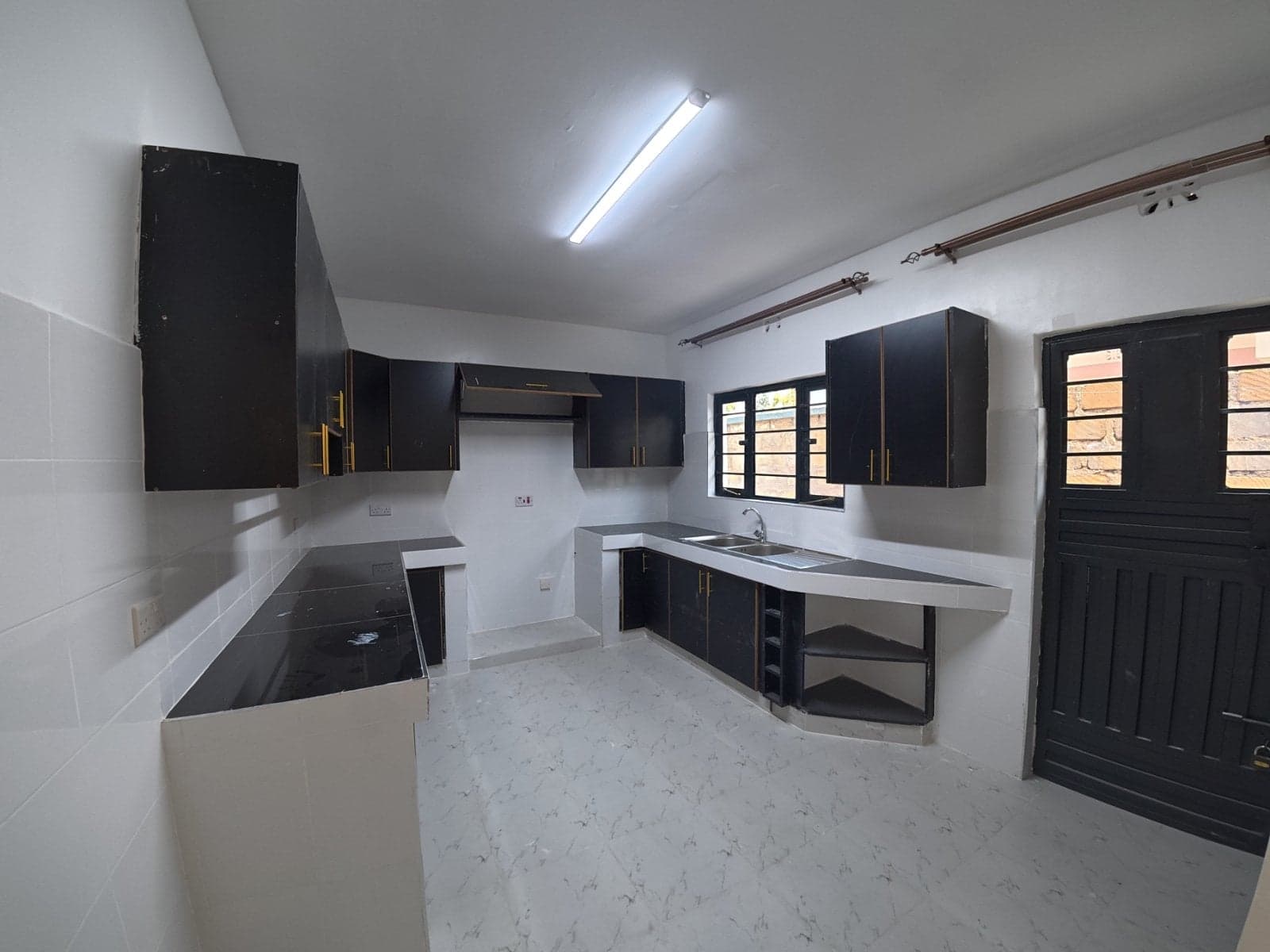 Property - Image 8