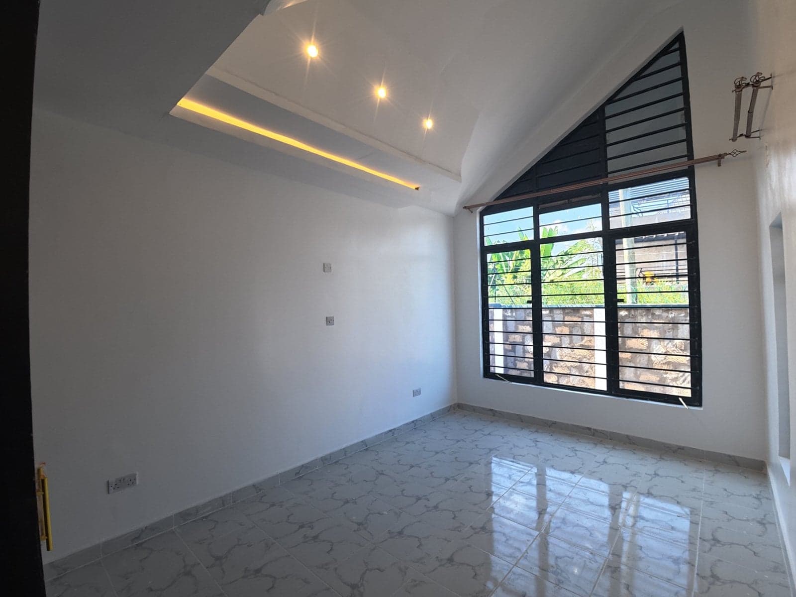 Property - Image 11