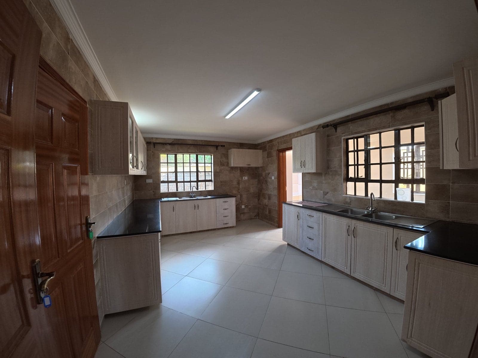 Property - Image 11