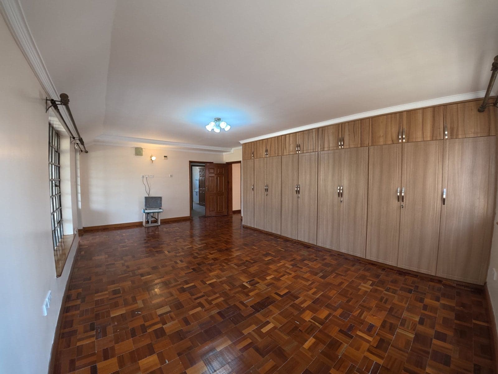 Property - Image 25